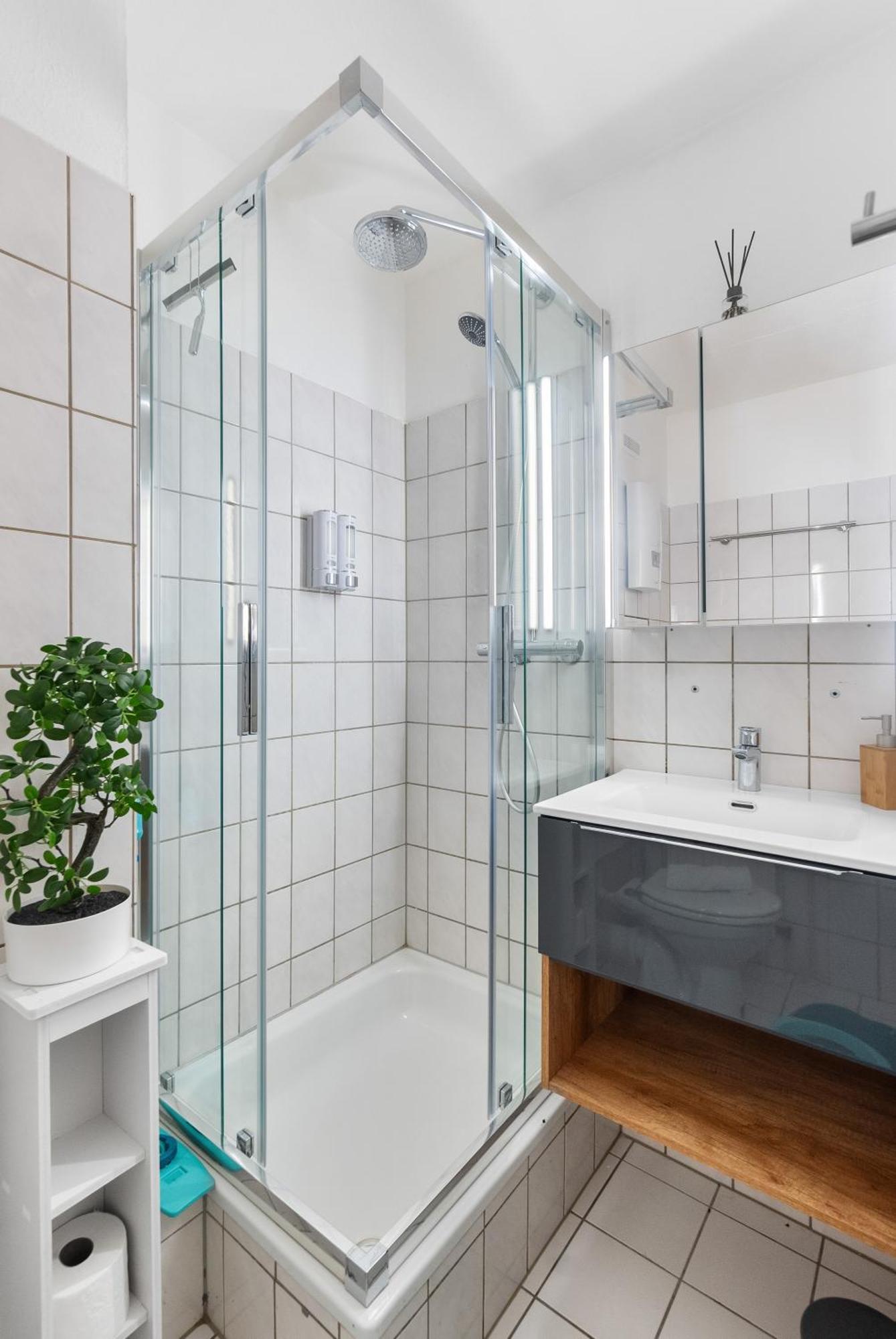 Apartment Messe, Monteure, Budget - Einfache Komfortable 2 Personen *